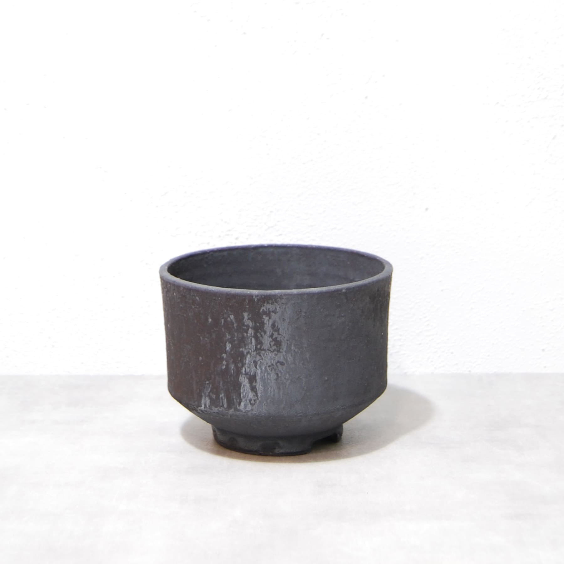 黒鉄釉 中深鉢 M かみ山陶器 – linkplants -リンクプランツ-