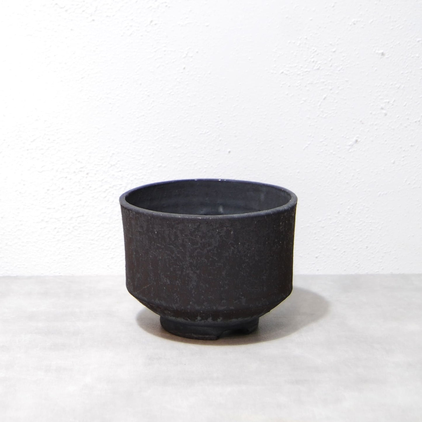 黒鉄釉 中深鉢 M　かみ山陶器