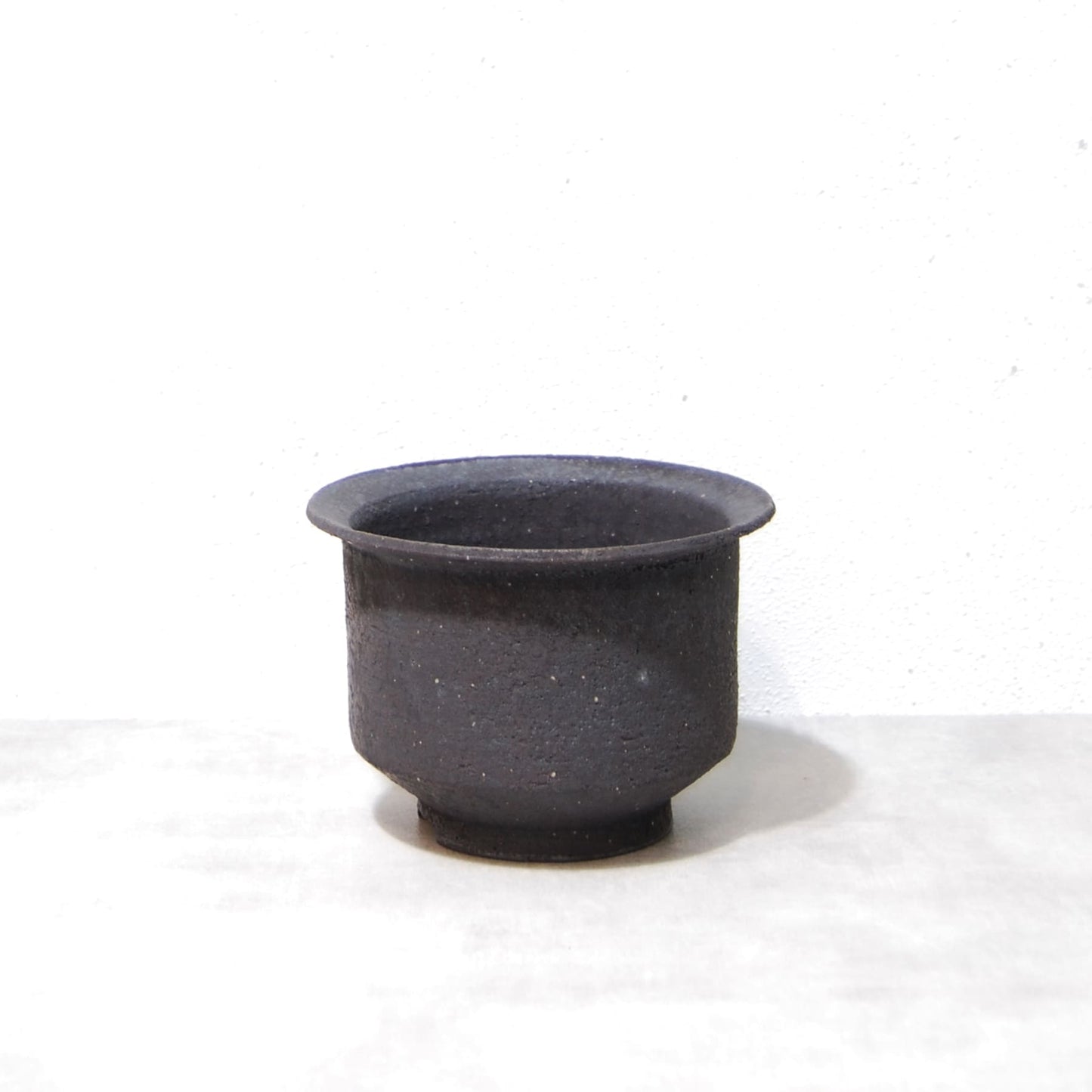 黒鉄釉 中深エン付鉢 M　かみ山陶器