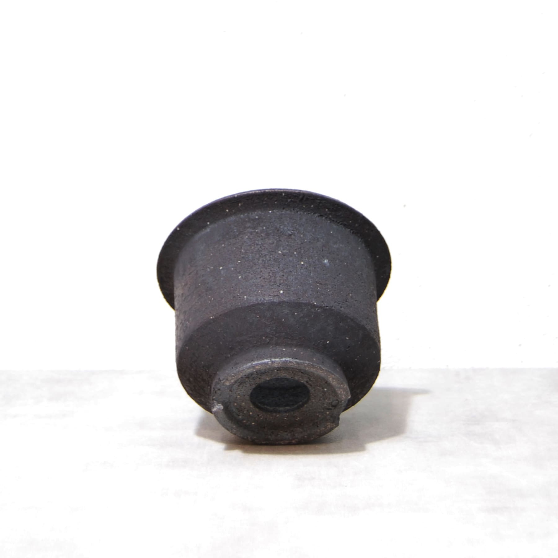 黒鉄釉 中深エン付鉢 M かみ山陶器 – linkplants -リンクプランツ-