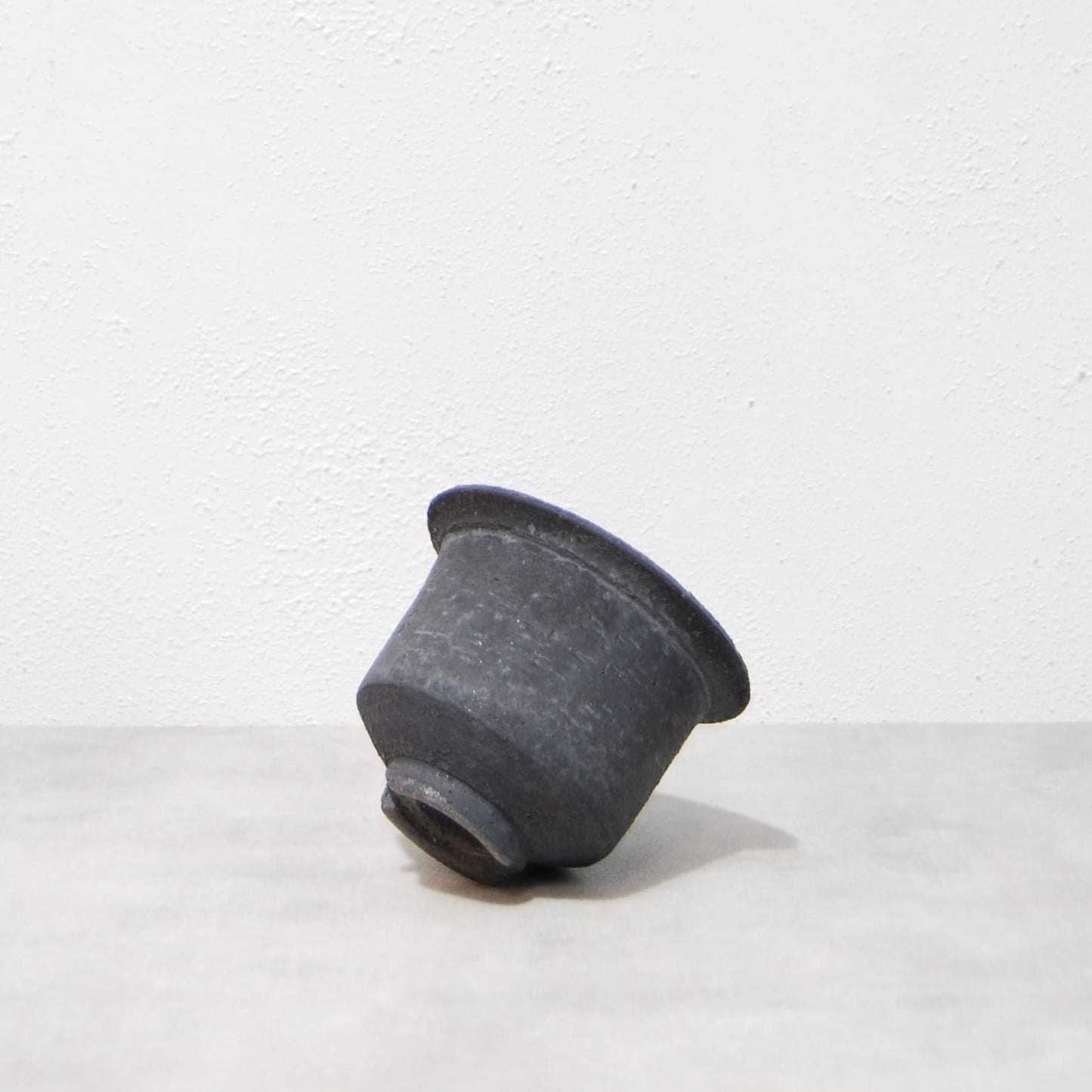 黒鉄釉 中深エン付鉢 Ｓ　かみ山陶器