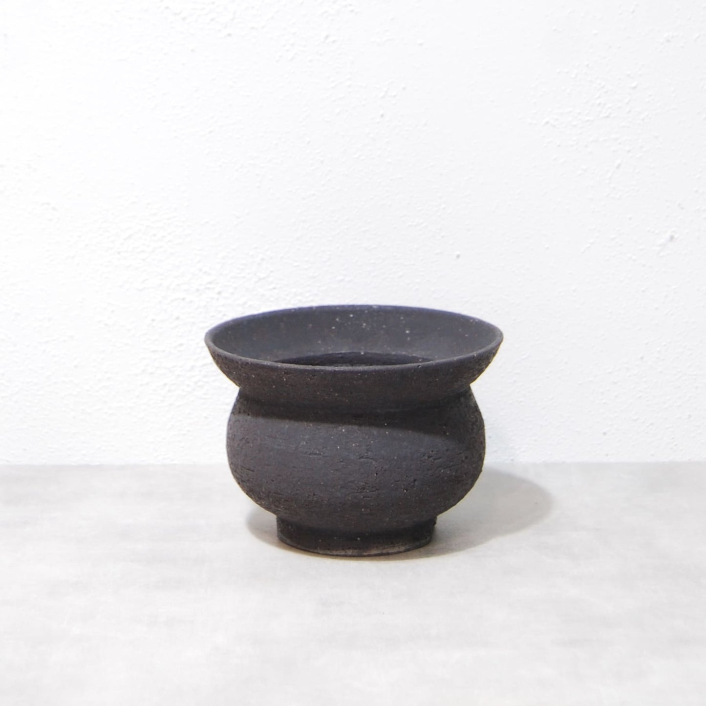 黒鉄釉 丸段型植木鉢 M　かみ山陶器