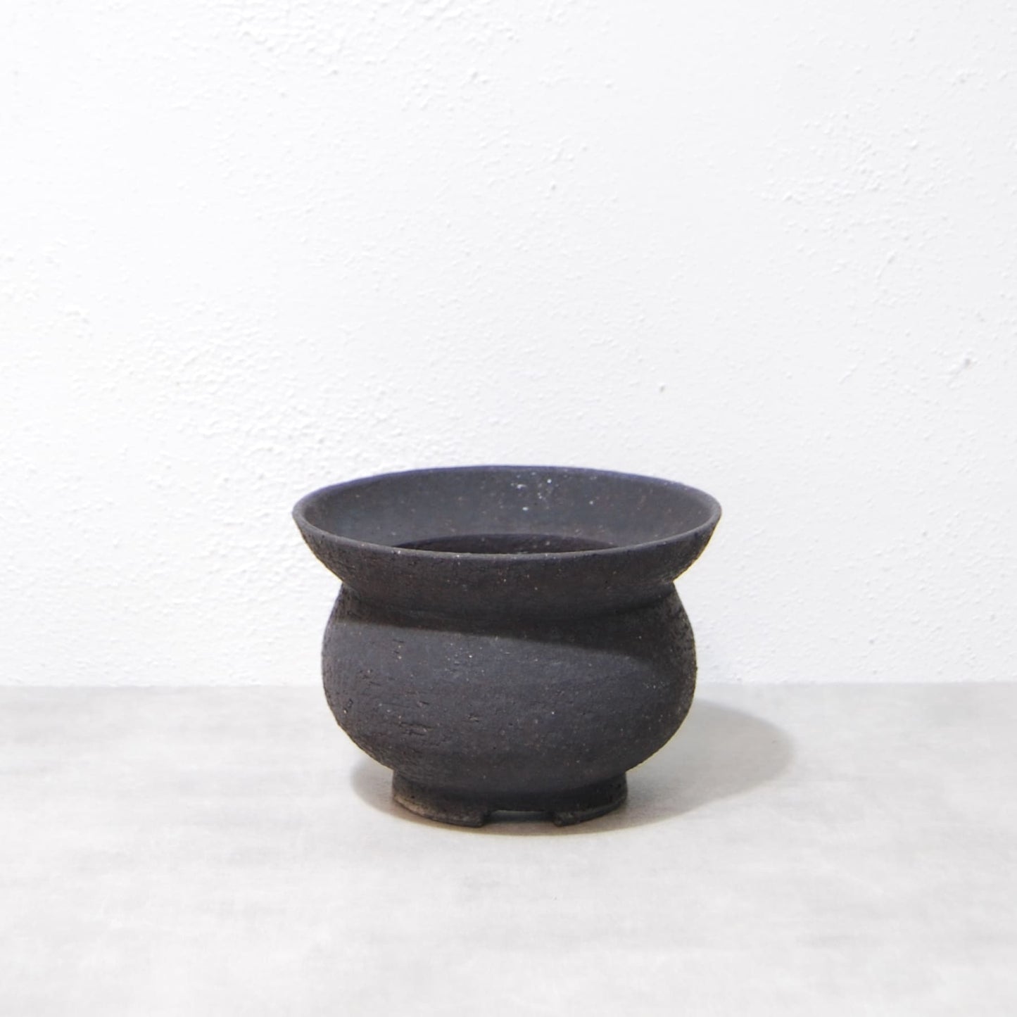 黒鉄釉 丸段型植木鉢 M　かみ山陶器