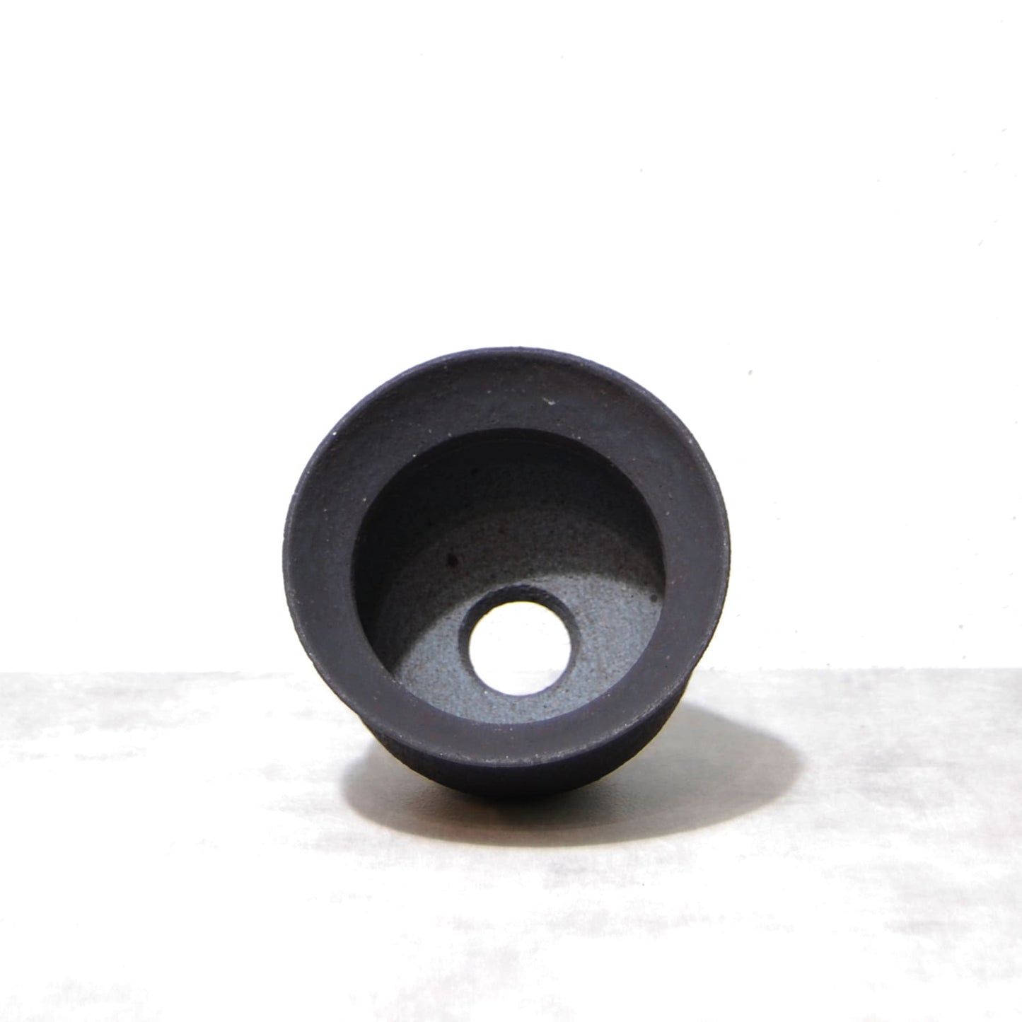 黒鉄釉 丸段型植木鉢 M　かみ山陶器