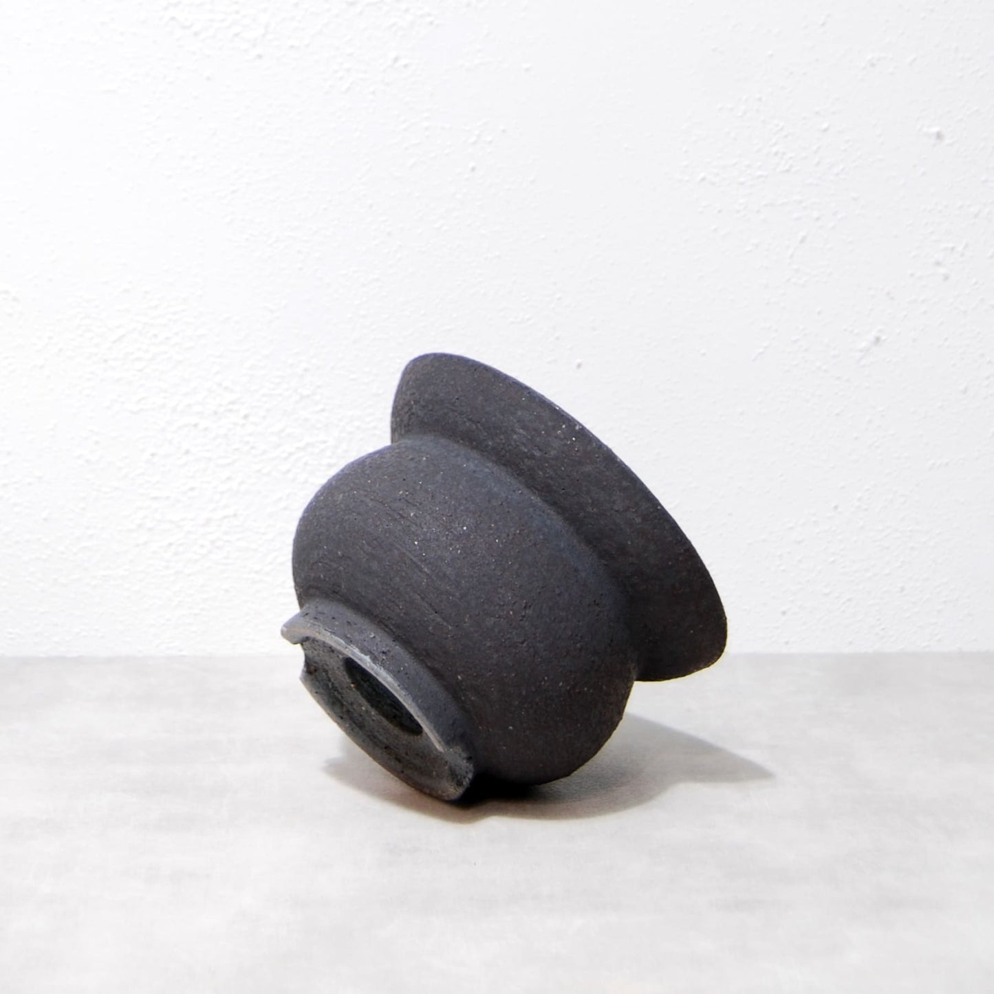 黒鉄釉 丸段型植木鉢 M　かみ山陶器