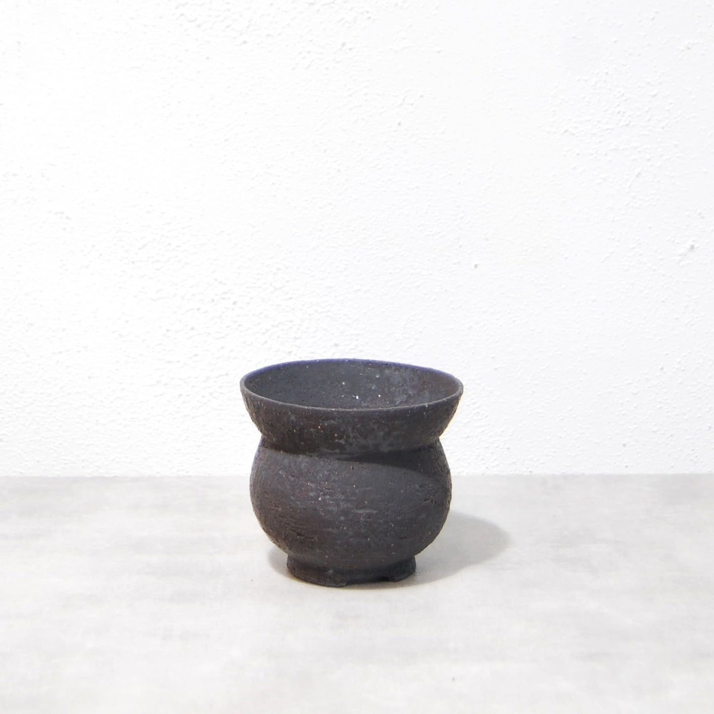 黒鉄釉 丸段型植木鉢 S　かみ山陶器