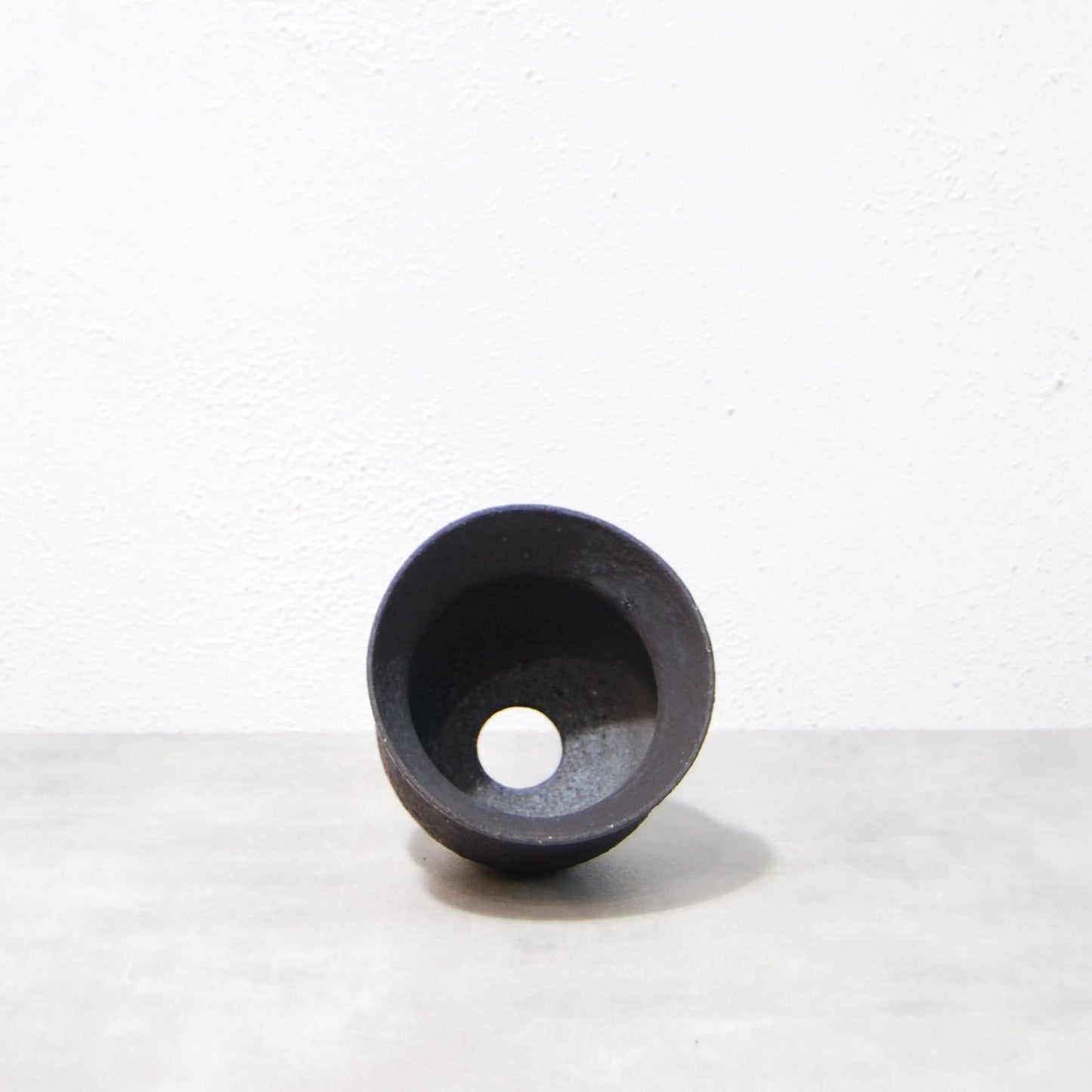 黒鉄釉 丸段型植木鉢 S　かみ山陶器