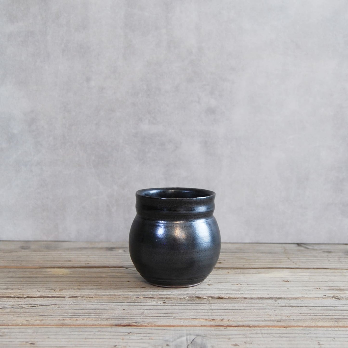 黒釉植木鉢001　大信陶器